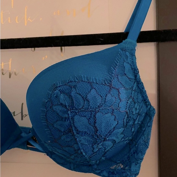 Victoria’s Secret 34A bra adds 2 cups - Picture 2 of 4